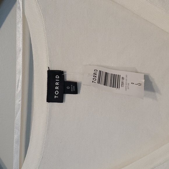 NWT Torrid Women White V Neck Button down cardigan sweater sz 0/L/12 - Picture 3 of 7